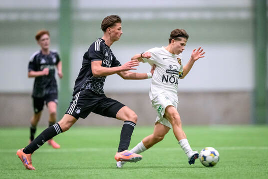 FC Köpenhamns Elvin Mehecic och Brommapojkarnas Oliver