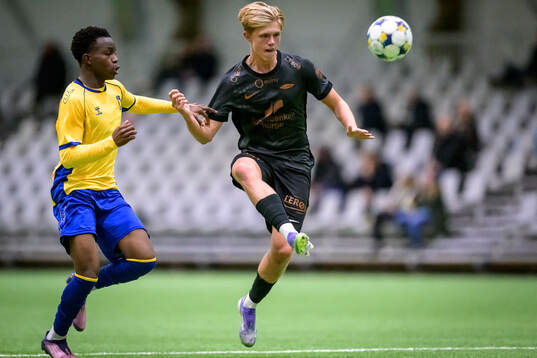 Bröndbys Michael Granberg och Branns Emilien Hagesæter
