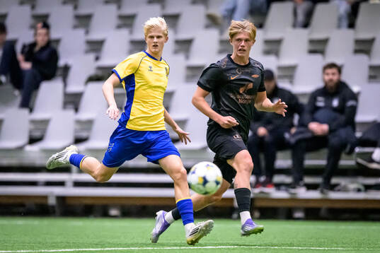 Bröndbys Hector Andersen och Branns Emilien Hagesæter