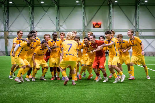 IFK Göteborgs spelare jublar