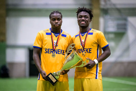 IFK Göteborgs Landing Sidibeh och Manassé Diallo jublar