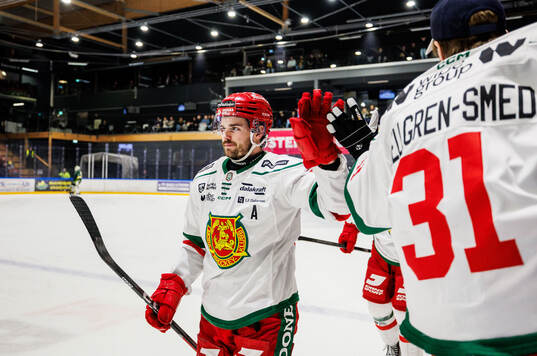 Moras Arvid Degerstedt jublar