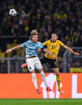 Kasper Høgh of Bodø/Glimt and Waldemar Anton of Borussia