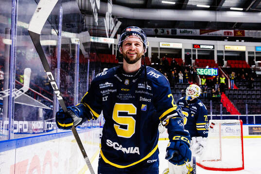Södertäljes Daniel Norbe jublar