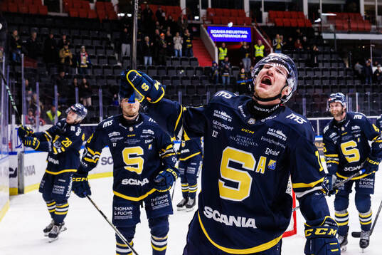 Södertäljes Henrik Eriksson jublar