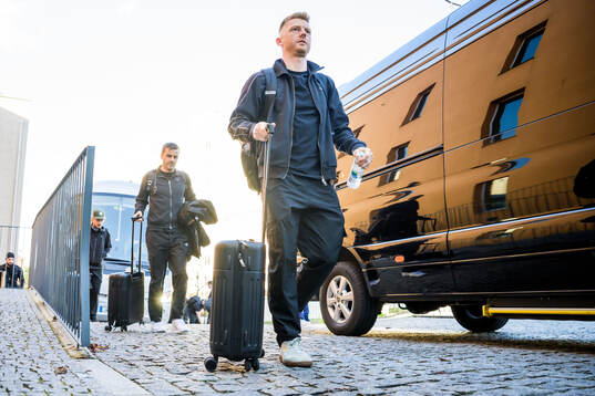 Anders Christiansen arrives at the hotel