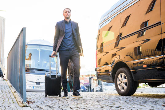 Sports director Ola Toivonen arrives at the hotel