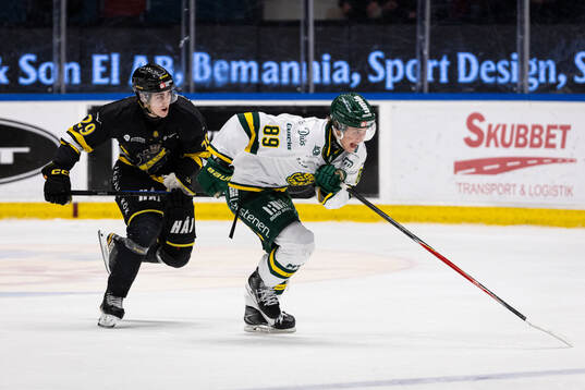AIKs Daniel Ljungman och Björklövens Jakob Ihs-Wozniak