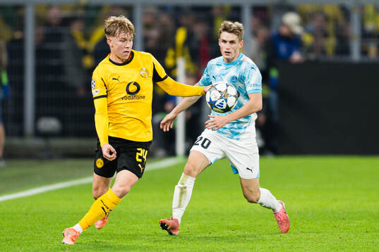 Daniel Svensson of Borussia Dortmund and Fredrik Sjøvold