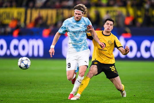 Kasper Høgh of Bodø/Glimt and Filippo Mane of Borussia