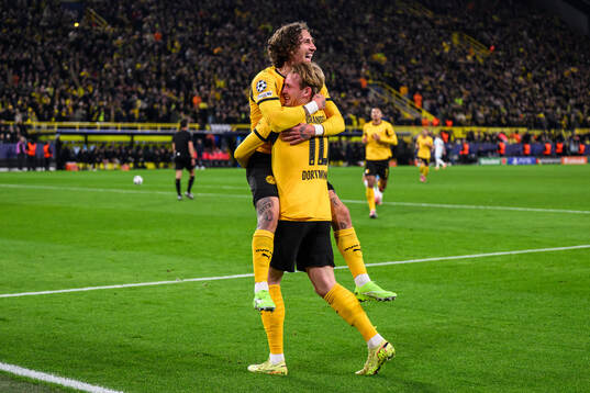 Julian Brandt of Borussia Dortmund celebrates