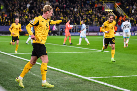 Julian Brandt of Borussia Dortmund celebrates