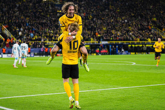 Julian Brandt of Borussia Dortmund celebrates