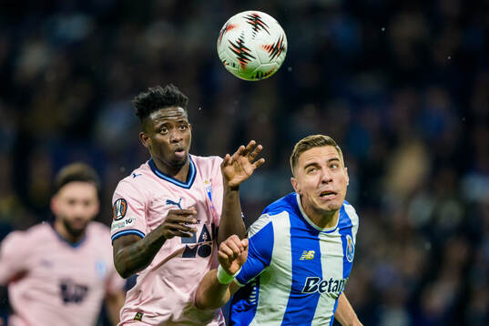 Salifou Soumah of Malmö FF and Jan Bednarek of Porto