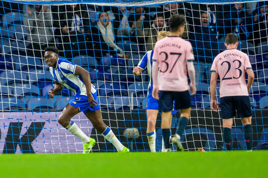 Samu of Porto celebrates