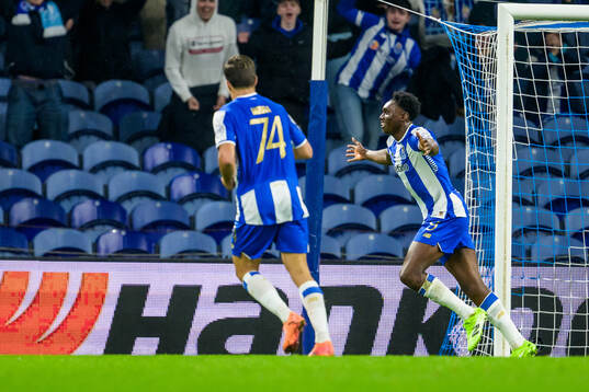 Samu of Porto celebrates