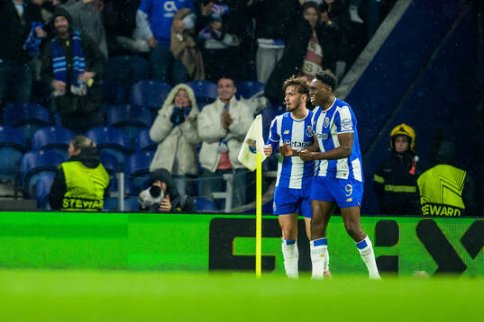 Samu of Porto celebrates