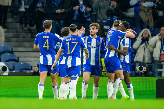 Samu of Porto celebrates