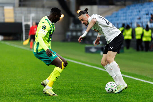 Elohor Godswill of AEK Larnaca and Amor Layouni of Häcken