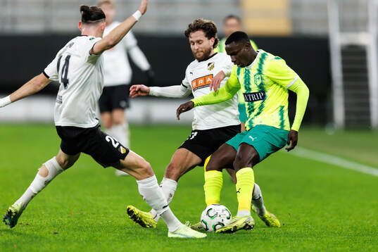 Amor Layouni and Adam Lundkvist of Häcken against Elohor