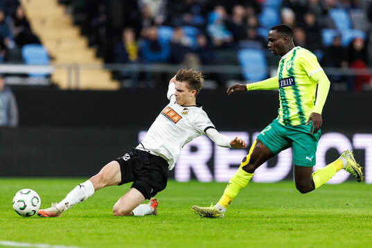 Adrian Svanbäck of Häcken and Elohor Godswill of AEK
