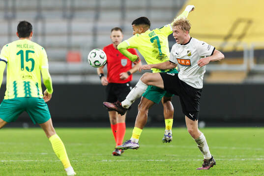 Gustavo Ledes of AEK Larnaca and Isak Brusberg of Häcken