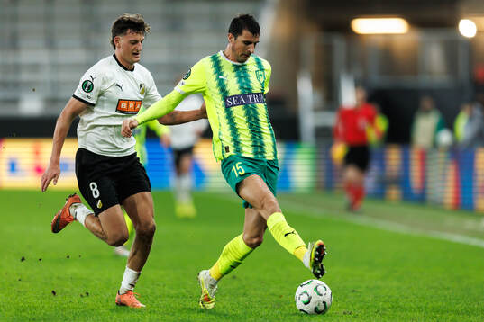 Silas Andersen of Häcken and Hrvoje Milicevic of AEK