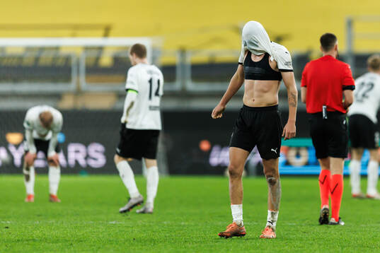 Silas Andersen of Häcken looks dejected