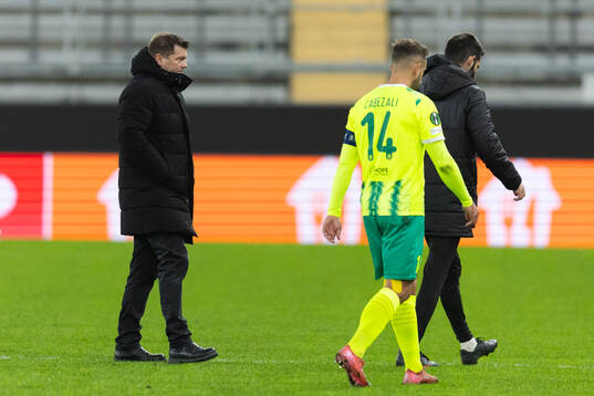 Coach Jens Gustafsson of Häcken looks dejected