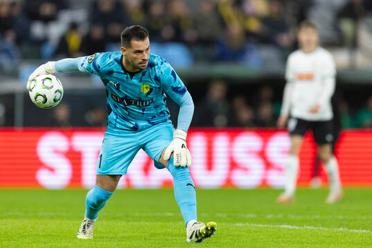 Goalkeeper Zlatan Alomerovic of AEK Larnaca
