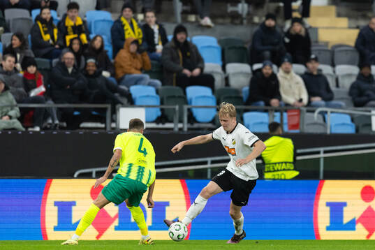 Enric Saborit of AEK Larnaca and Isak Brusberg of Häcken