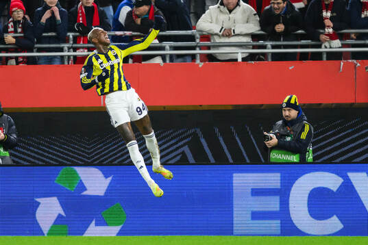 Talisca of Fenerbahce celebrates