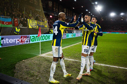 Talisca of Fenerbahce celebrates