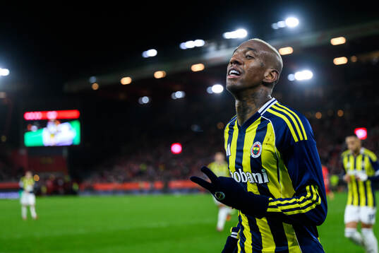 Talisca of Fenerbahce celebrates