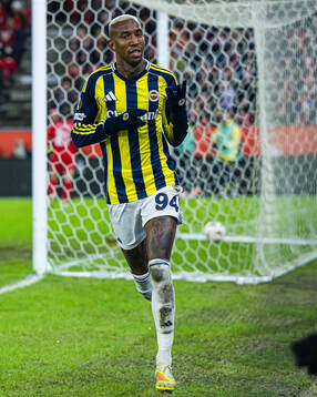 Talisca of Fenerbahce celebrates