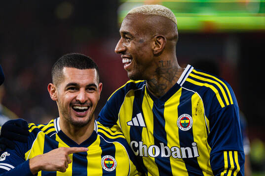 Talisca of Fenerbahce celebrates
