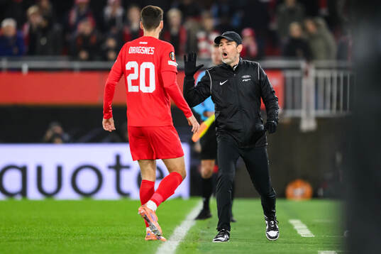 Vetle Dragsnes and Head coach Freyr Alexandersson of Brann