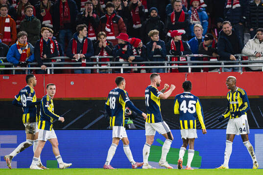 Talisca of Fenerbahce celebrates
