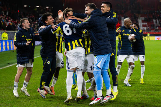 Players of Fenerbache celebrates