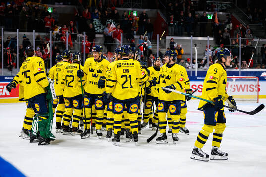 Bläddra bland fler bilder av Ice Hockey, Swiss Hockey Games, Sweden - Switzerland