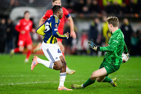 Dorgeles Nene of Fenerbahce and goalkeeper Mathias