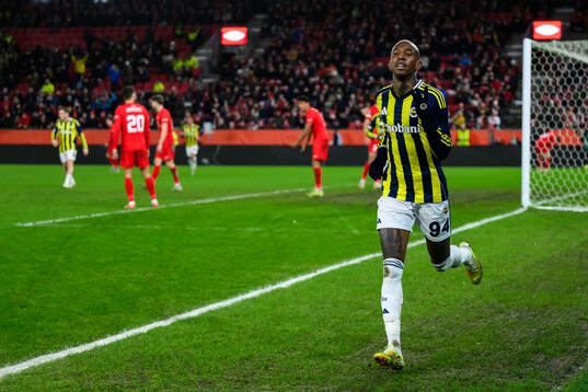 Talisca of Fenerbahce celebrates