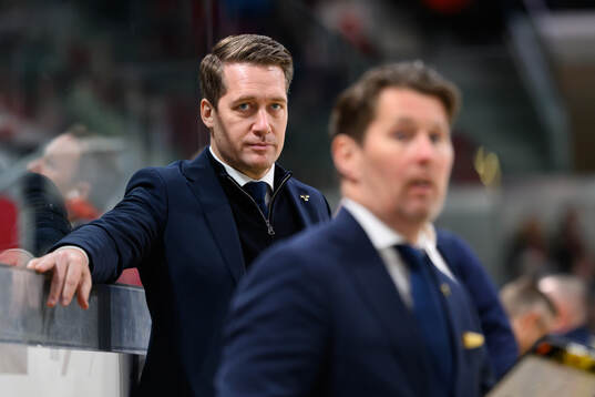 Head coach Sam Hallam of Sweden in the ice hockey game