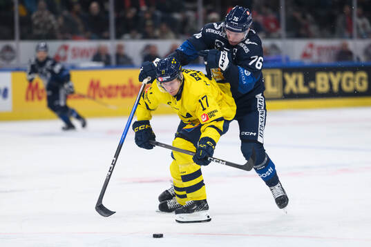 Pär Lindholm and Jere Sallinen of Finland in the ice
