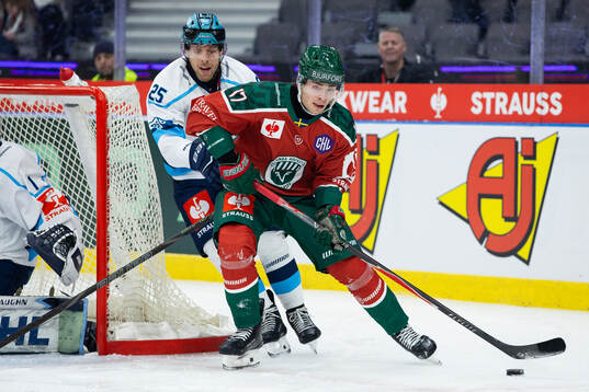 Leon Huttl of Ingolstadt and Isac Born of Frölunda