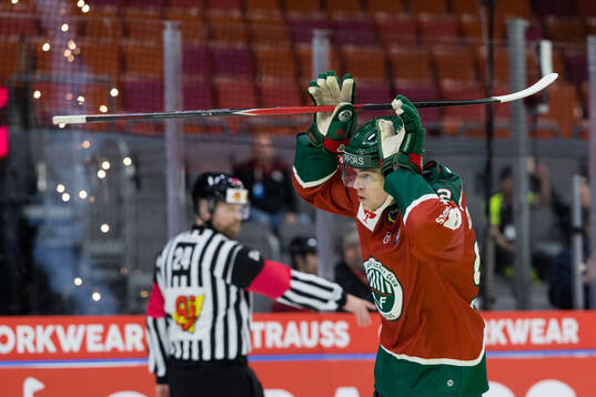 Filip Cederqvist of Frölunda celebrates