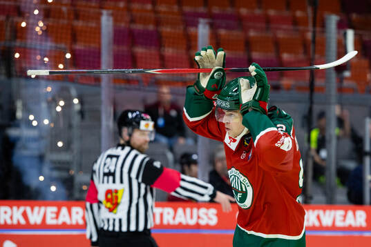 Filip Cederqvist of Frölunda celebrates