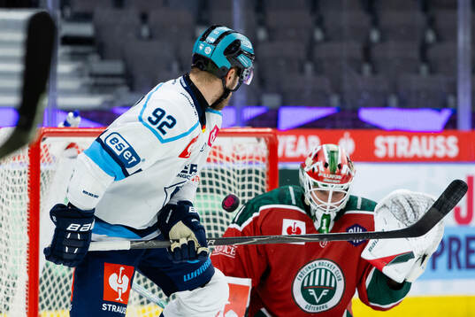 Daniel Schmölz of Ingolstadt and goaltender Lars Johansson