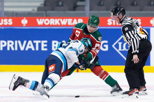 Myles Powell of Ingolstadt and Jacob Peterson of Frölunda
