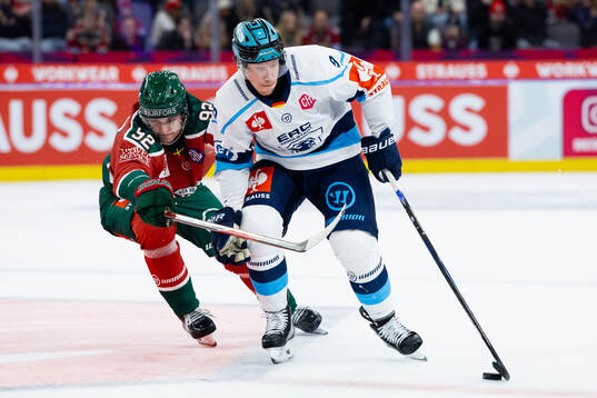 Filip Cederqvist of Frölunda and Myles Powell of Ingolstadt